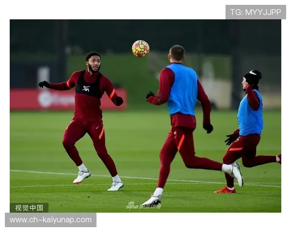利物浦训练中增设“传球连环赛”,球员热情高涨 利物浦训练中增设“传球连环赛”,球员热情高涨